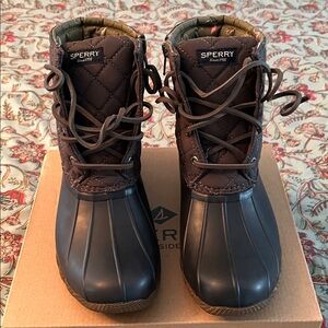 Sperry Saltwater Quilted Boots 7.5 M